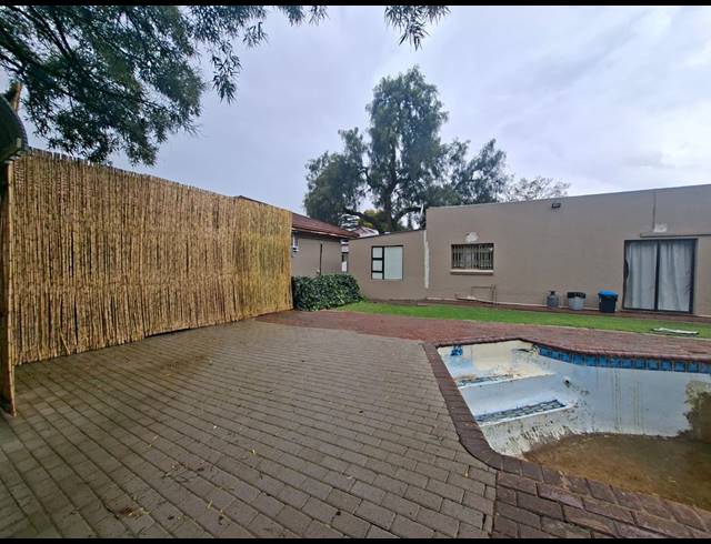 21 BEDROOM GUEST HOUSE FOR SALE IN THREE RIVERS